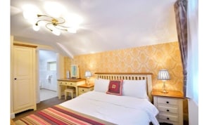 Free WiFi, bed sheets - The Crown Hotel (Hailsham)