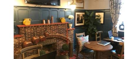 Petit déjeuner, déjeuner et dîner servis sur place