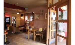 Daily full breakfast for a fee - The Crown Hotel (Hailsham)