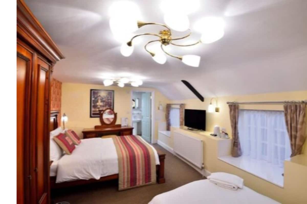 Family Room | Free WiFi, bed sheets