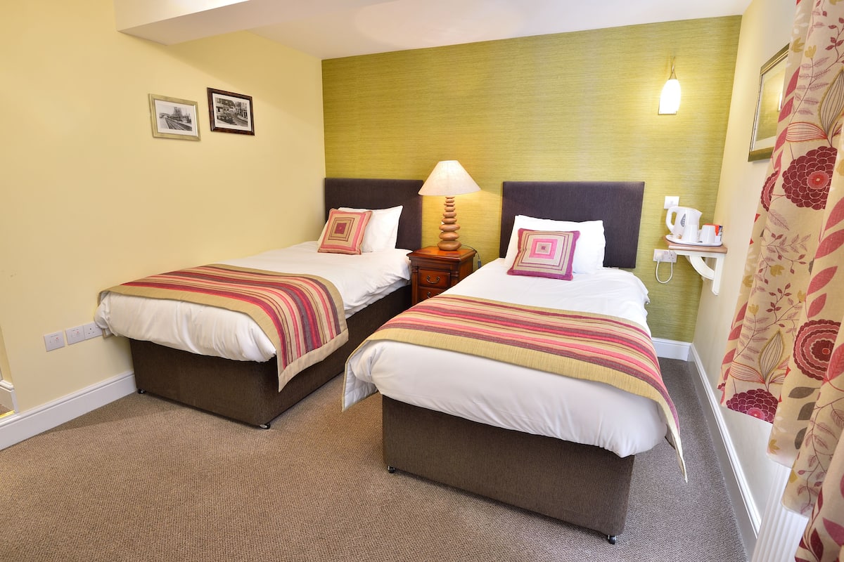 Superior Twin Room | Free WiFi, bed sheets