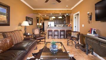 Condo, 3 Bedrooms | Living area