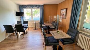 Desayuno a la carta todos los días (con cargo)