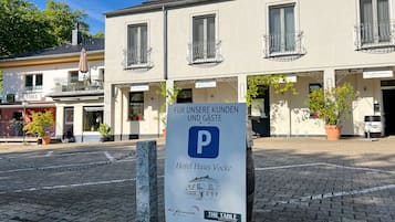 Rollstuhlgerechte Van-Parkplätze