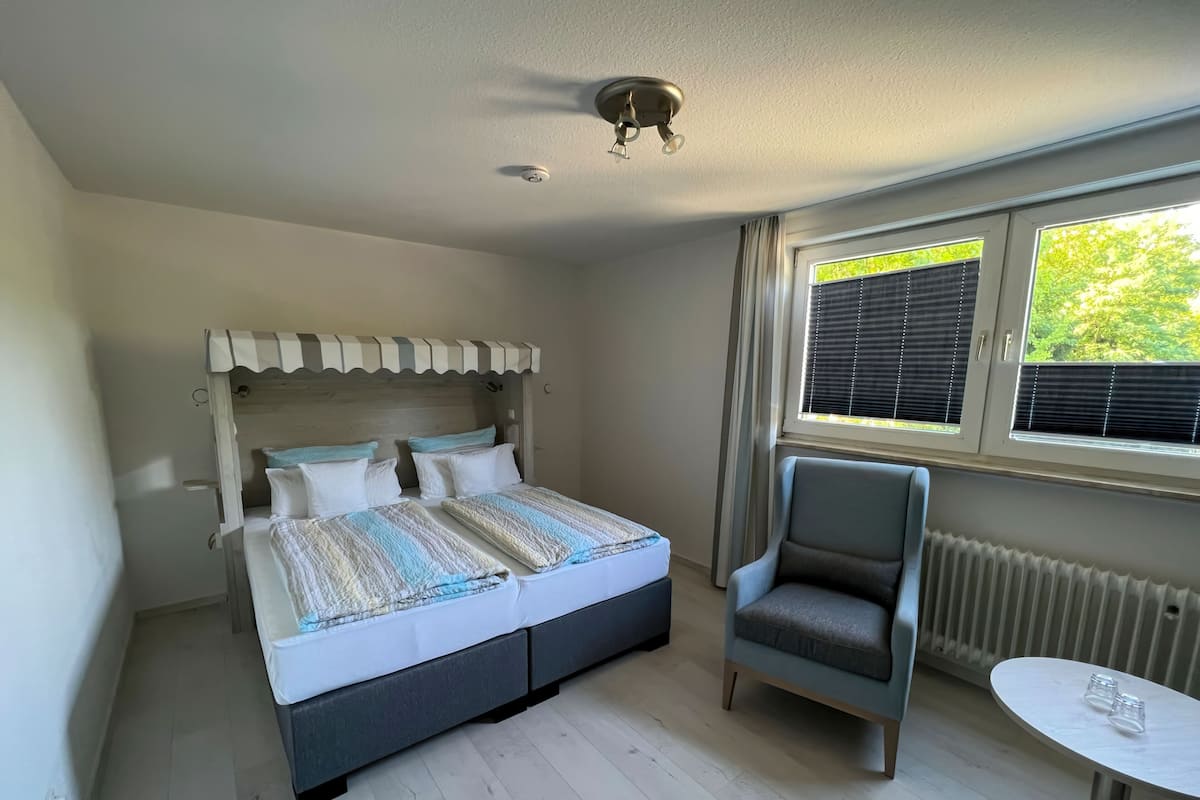 double room | 1 bedroom, desk, free wifi, bed sheets