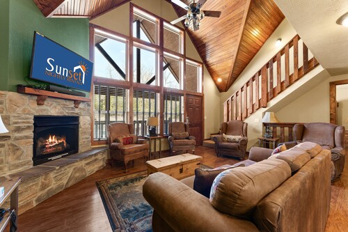 Timeless Memories Lodge 6 Bedroom Cabin by RedAwning