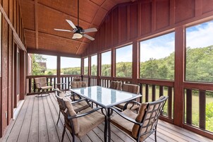 Cabin, 6 Bedrooms | Property grounds