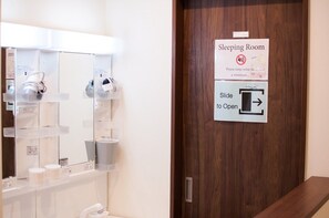 Bathroom sink - Guest House One More Heart at NARA BI - Hostel (Nara)