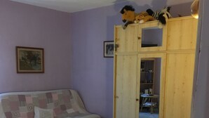 Quadruple Room | Desk, iron/ironing board (on request), cribs (free), WiFi (free)