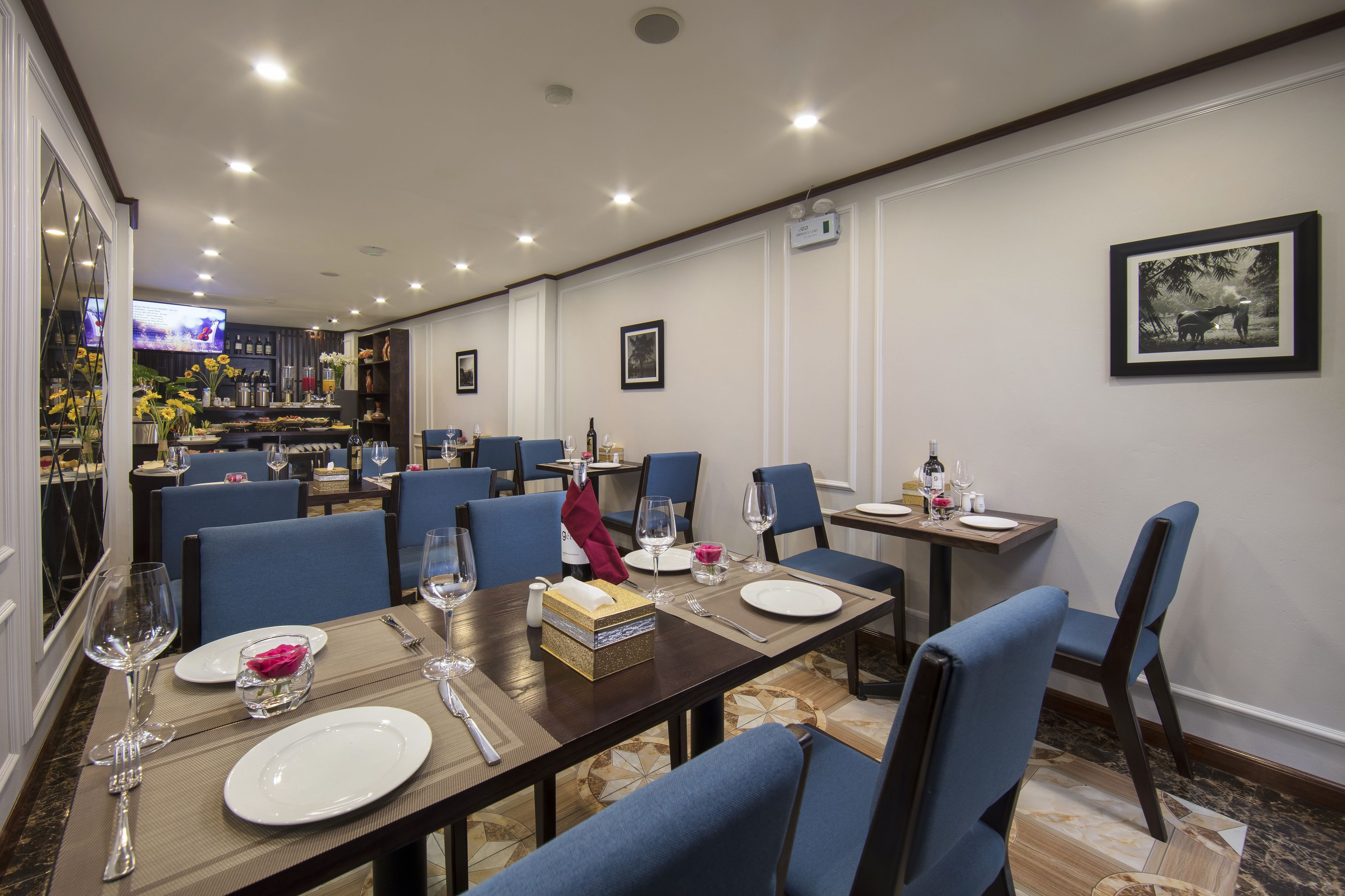 superior double room, no windows | room service – dining