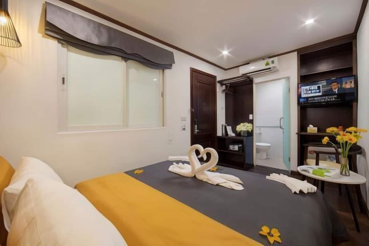 Minibar, in-room safe, desk, soundproofing