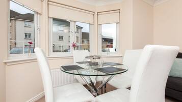 Premium Apartment, 2 Bedrooms, Ground Floor | In-room dining