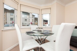 Premium Apartment, 2 Bedrooms, Ground Floor | In-room dining