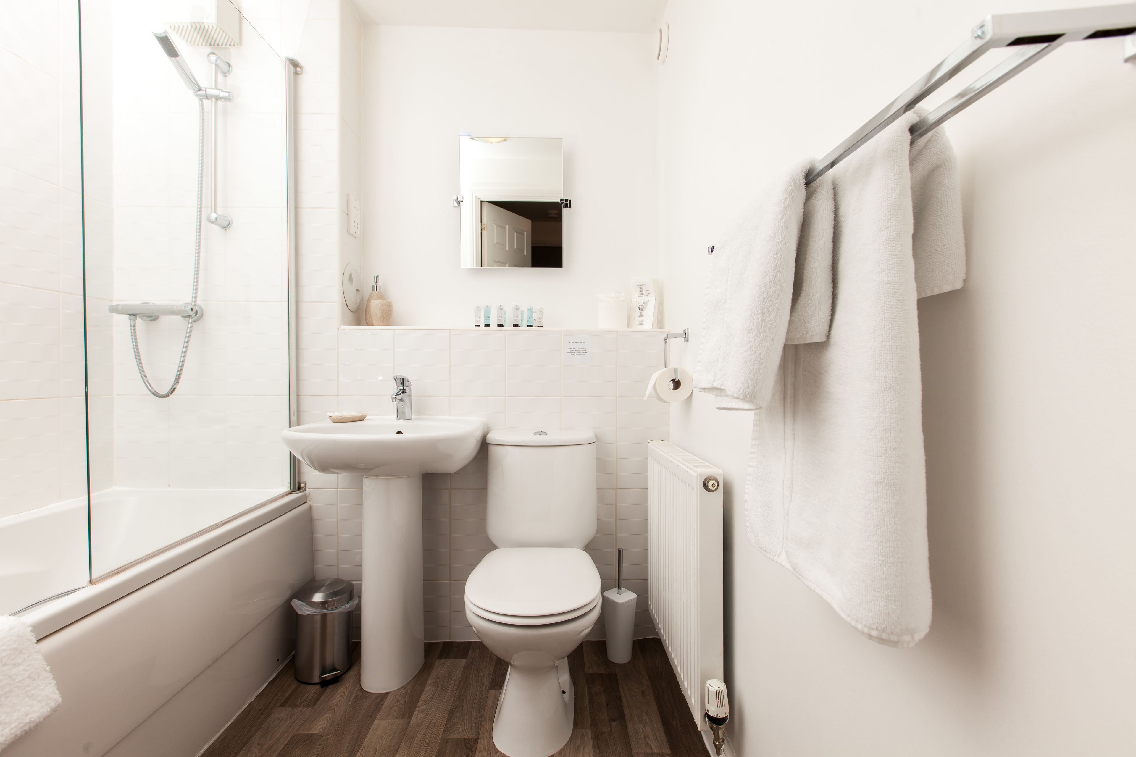 Premium Apartment, 2 Bedrooms, Ground Floor | Bathroom | Combined shower/bathtub, free toiletries, hair dryer, towels