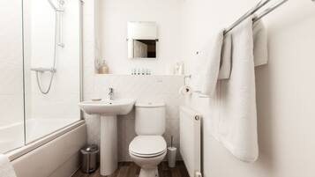 Premium Apartment, 2 Bedrooms, Ground Floor | Bathroom | Combined shower/bathtub, free toiletries, hair dryer, towels