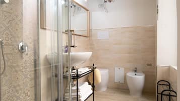 Double Room (Verde) | Bathroom