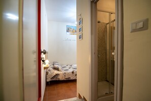 Doppelzimmer (Bianca) | Daunenbettdecken, individuell dekoriert, individuell eingerichtet