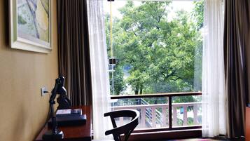 Premier Double Room with garden view | In-room safe, desk, blackout curtains, cots/infant beds