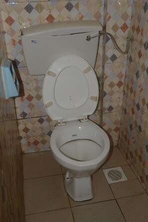Shower, free toiletries