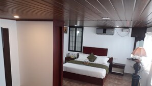 Unclassified image, 4 of 30, button - The Backwater Rhapsody, Alleppey (Cherthala)