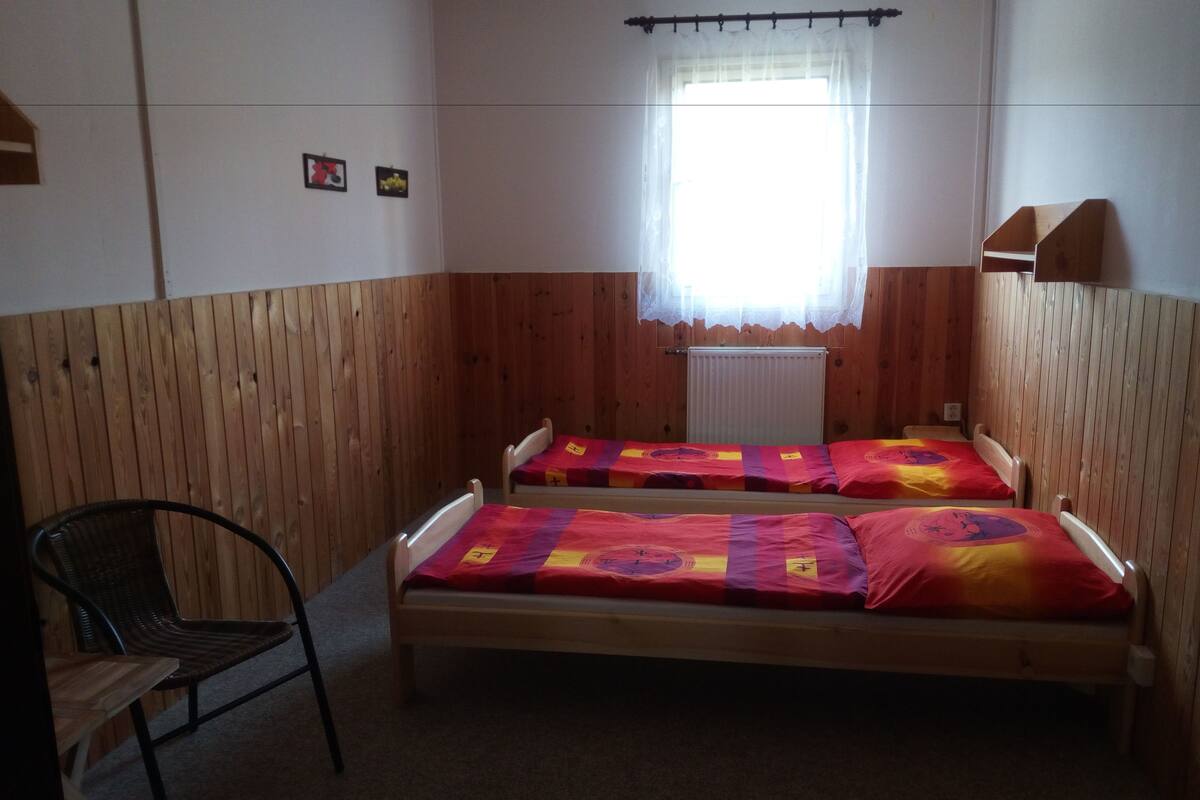 Family Suite | Blackout curtains, rollaway beds, free WiFi, bed sheets