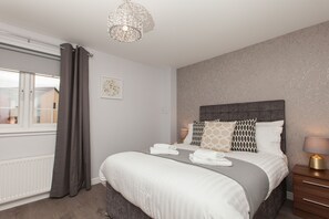 Premium Apartment, 2 Bedrooms, Ground Floor | 2 bedrooms, individually decorated, individually furnished, desk - Duloch Apartments TP (Dunfermline)