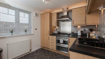 Premium Apartment, 2 Bedrooms, Ground Floor | Private kitchen | Full-sized fridge, microwave, oven, stovetop