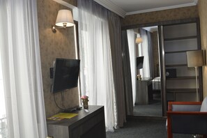 Ropa de cama de alta calidad y minibar 
