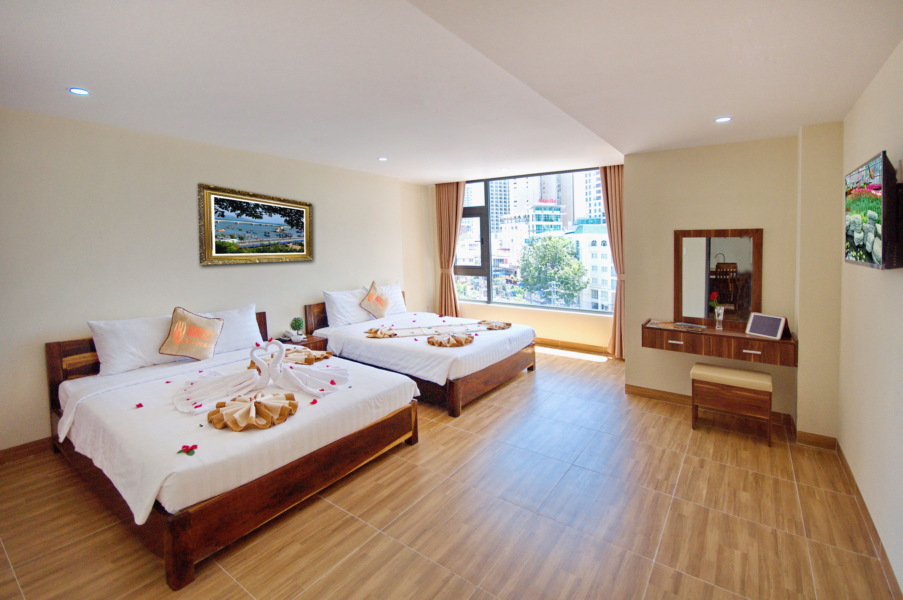 family room, balcony | minibar, in-room safe, desk, soundproofing