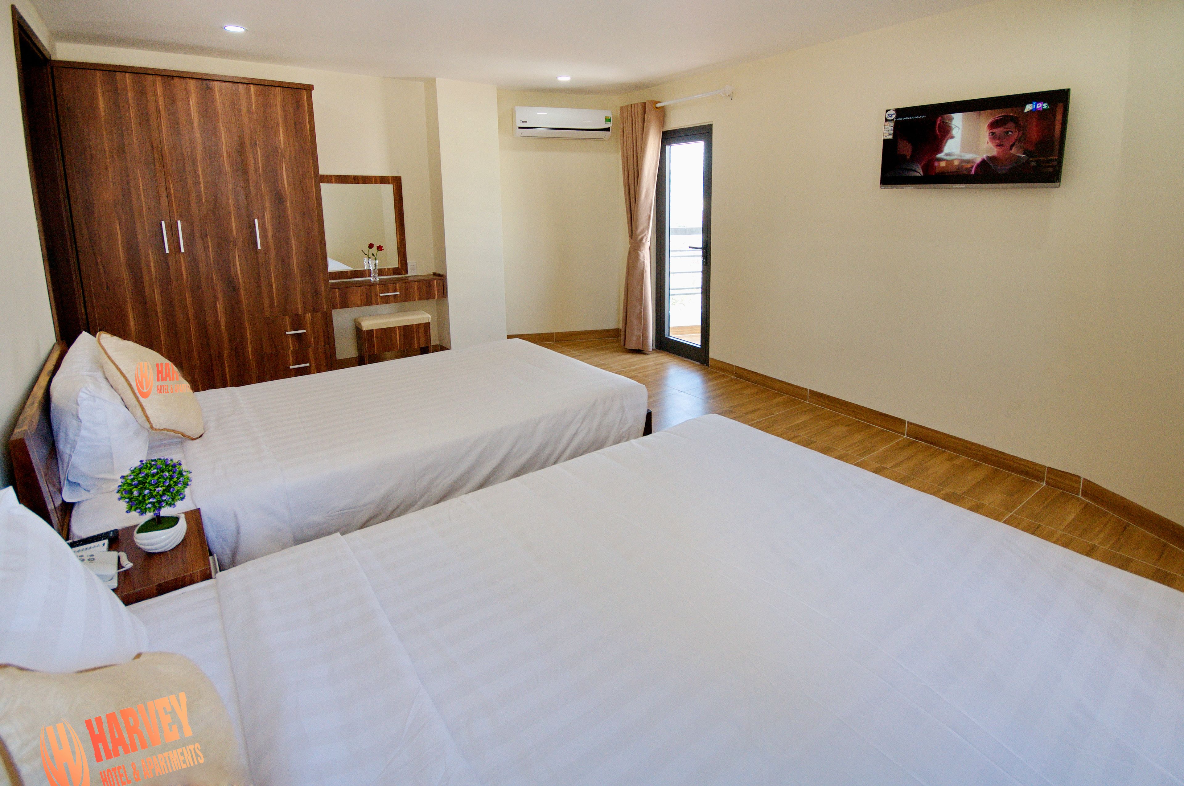 superior double room, city view | minibar, in-room safe, desk, soundproofing