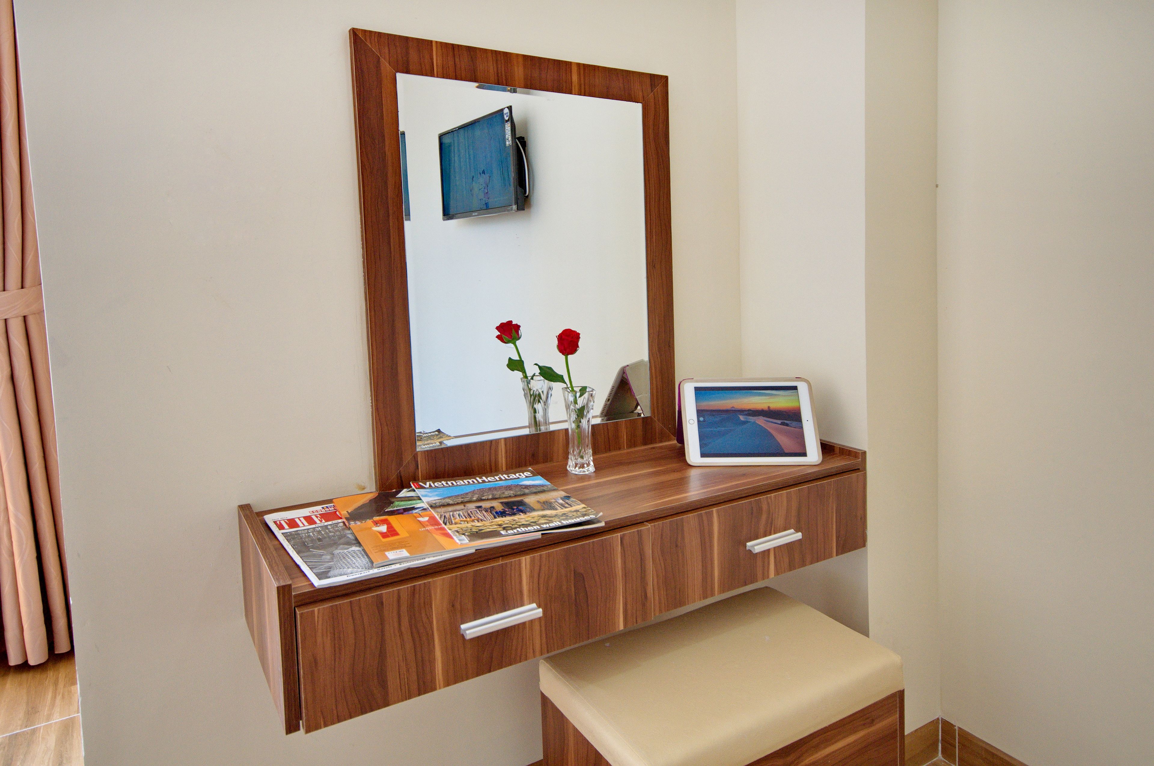 family room, balcony | room amenity