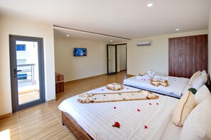 Minibar, in-room safe, desk, soundproofing - Harvey Hotel & Apartments (Nha Trang)
