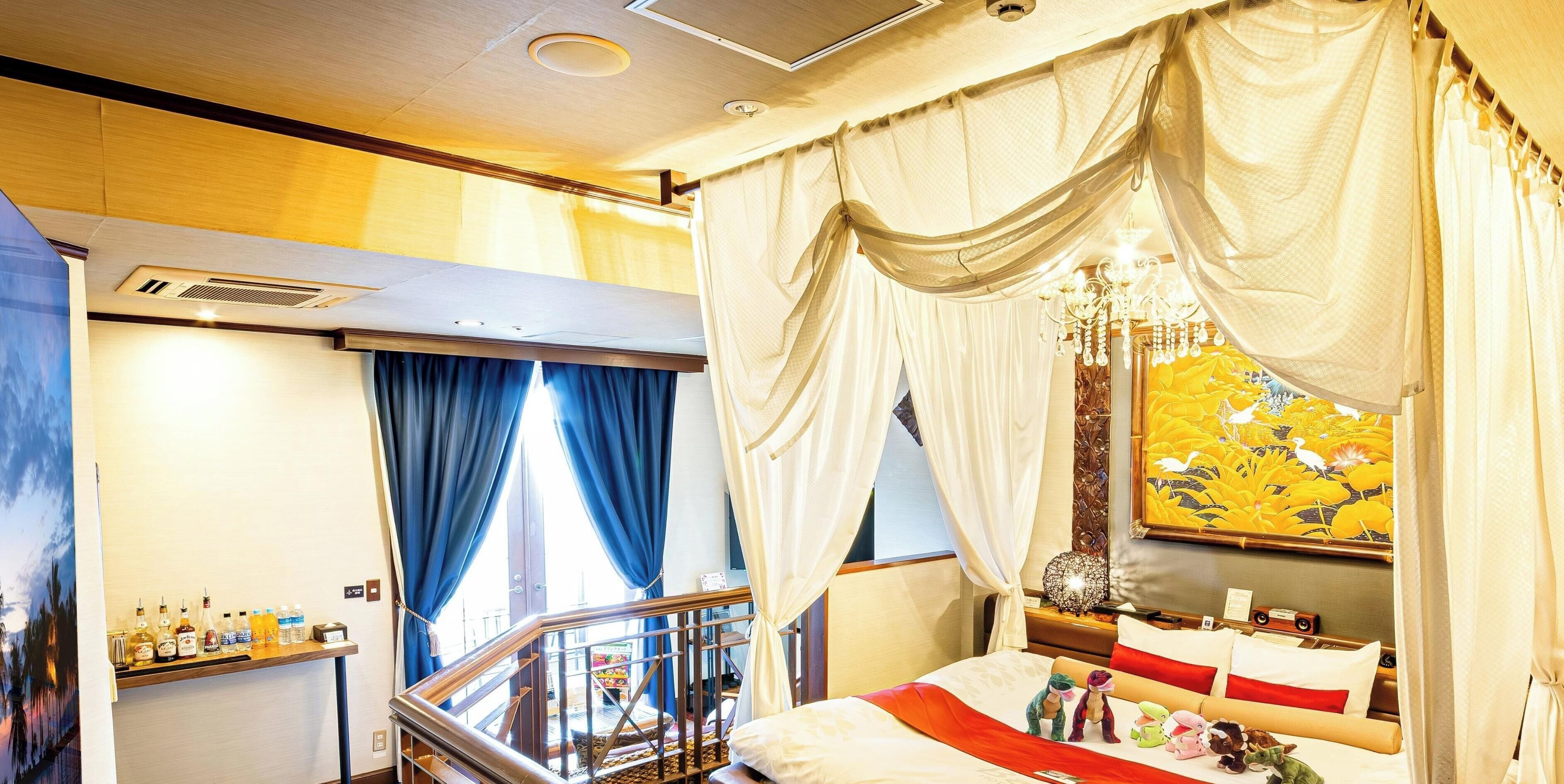 Royal Room with Open-Air Bath, Smoking | Blackout drapes, free WiFi