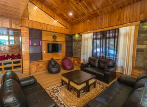 Living area - V Resorts Mantra Cottage Manali (Manali)