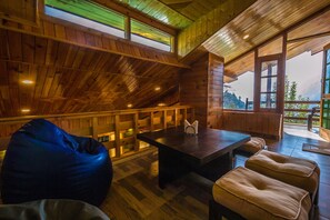 Super Deluxe Room | Living room