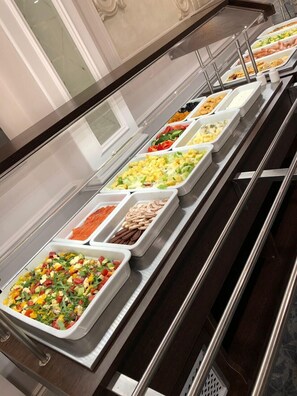 Breakfast (RUB 500 per person)