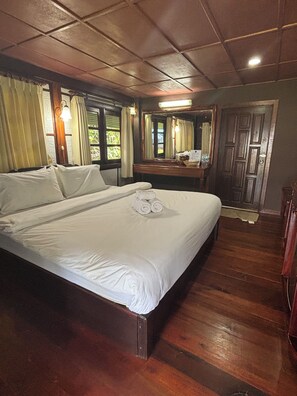 디럭스룸 | 책상