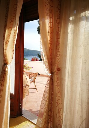Double or Twin Room, Terrace | Premium bedding, rollaway beds, free WiFi, bed sheets - Il Sogno di Vincenzo e Maria (Centola)