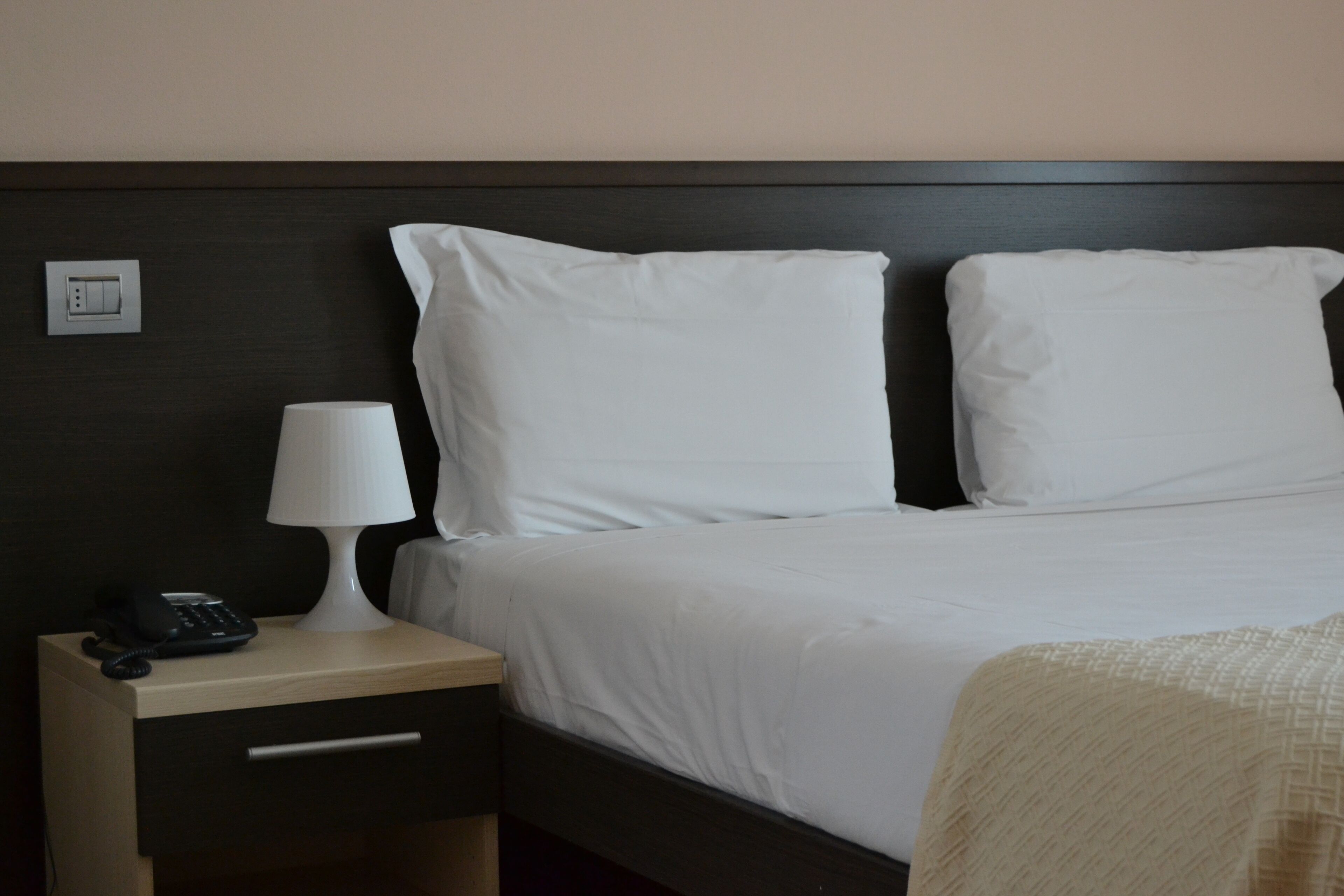 comfort double room, 2 single beds | minibar, in-room safe, desk, free wifi