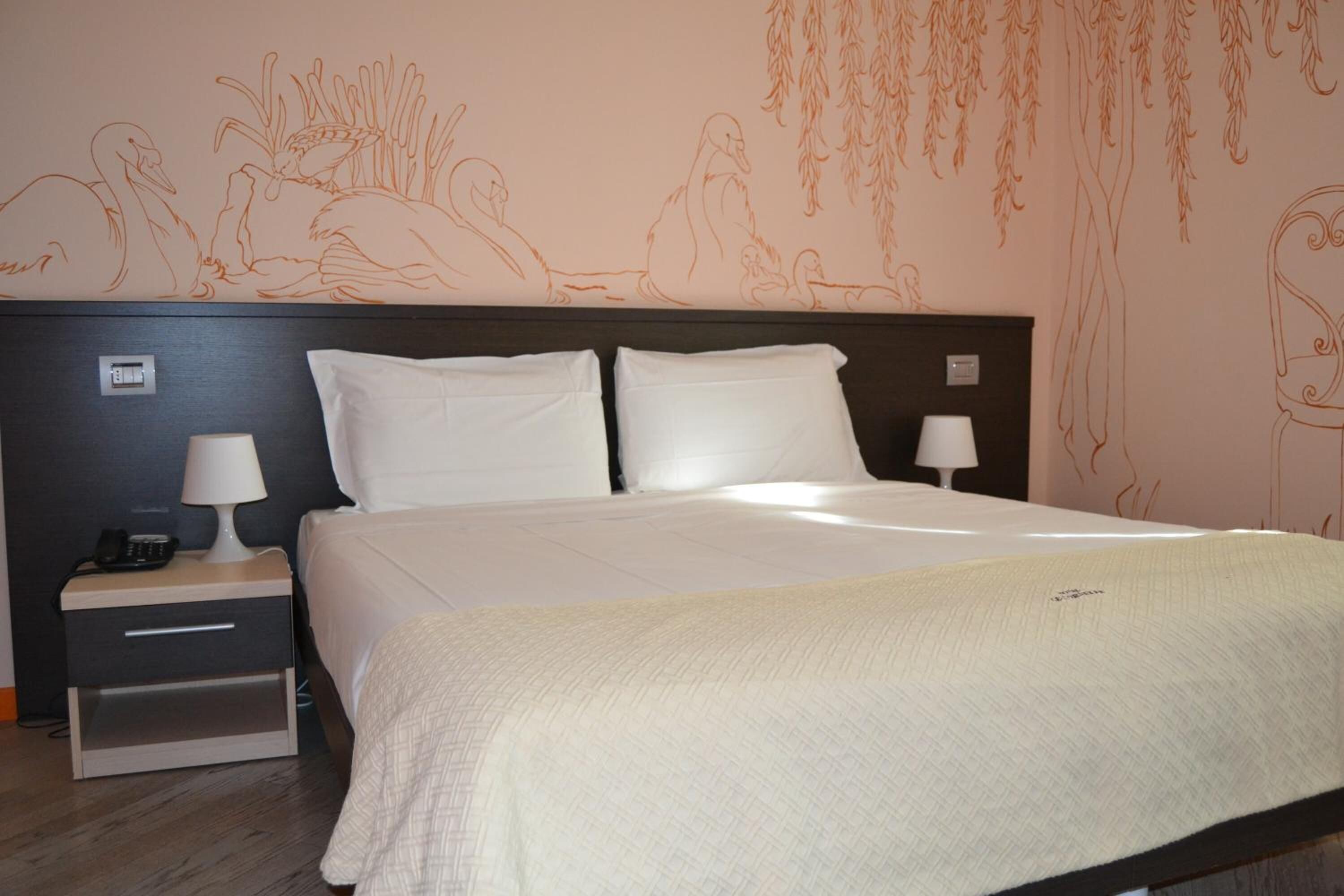 minibar, in-room safe, desk, free wifi