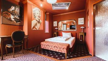 Double Room | Hypo-allergenic bedding, desk, free WiFi, bed sheets