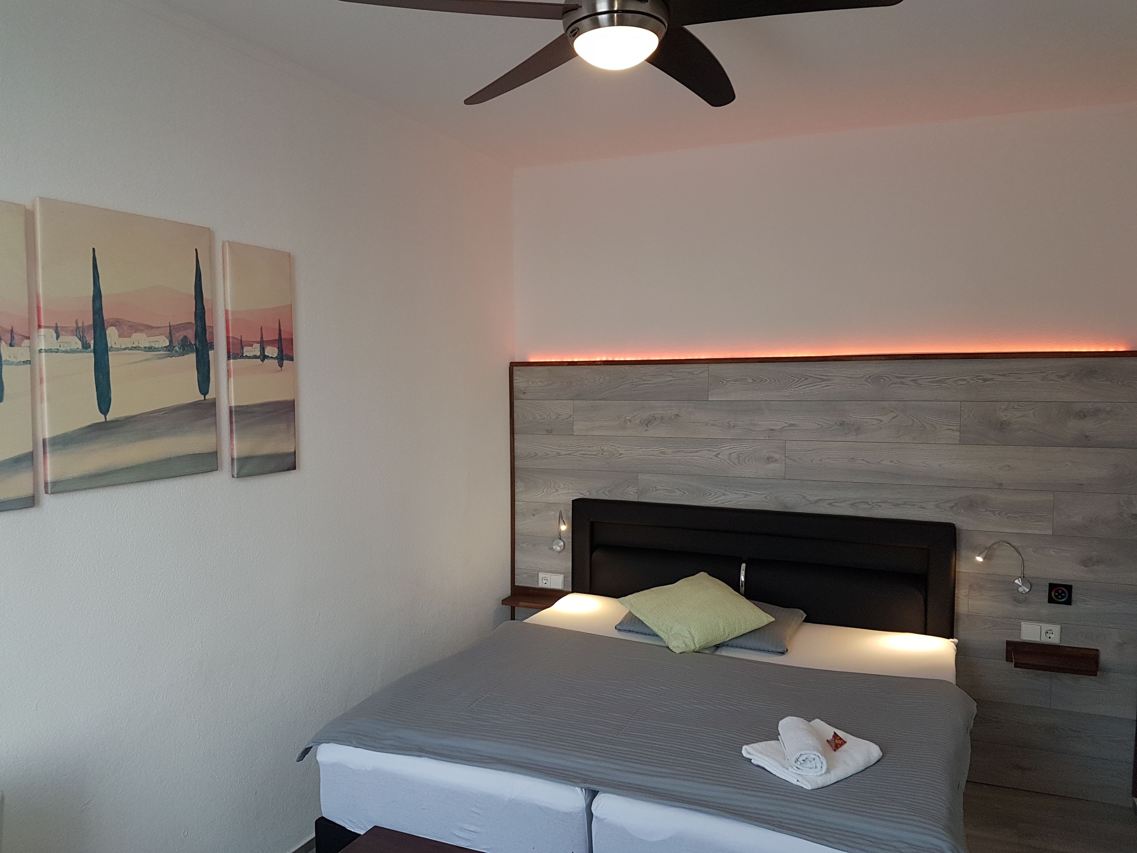 hypo-allergenic bedding, minibar, desk, blackout curtains