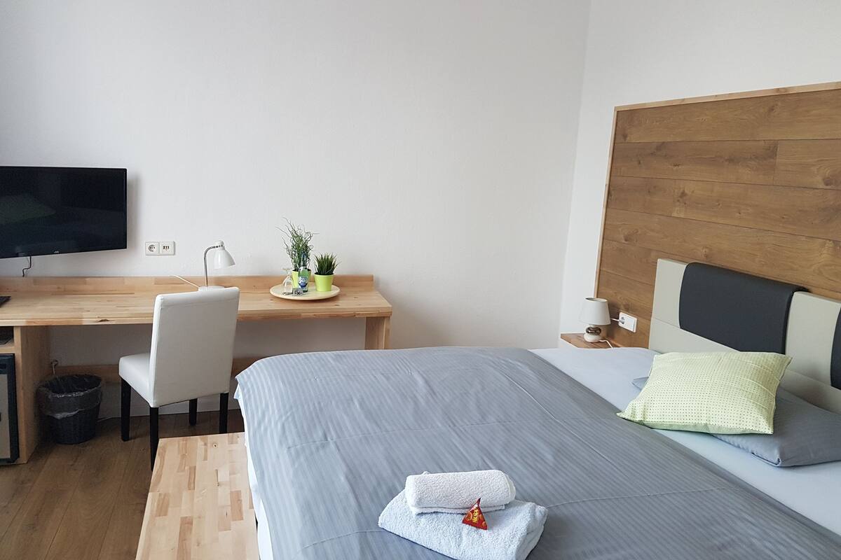 Hypo-allergenic bedding, minibar, desk, blackout curtains