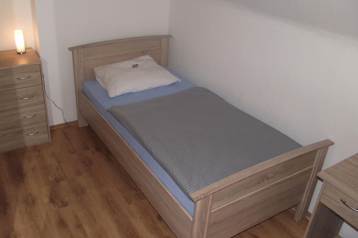 Hypo-allergenic bedding, minibar, desk, blackout curtains