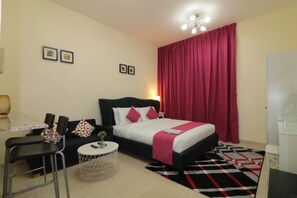 Studio | Desk, blackout curtains, free cots/infant beds, free WiFi - Piks Key - Oasis High Park (Dubai)