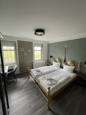 Tweepersoonskamer | Luxe beddengoed, een bureau, geluiddichte muren, gratis wifi