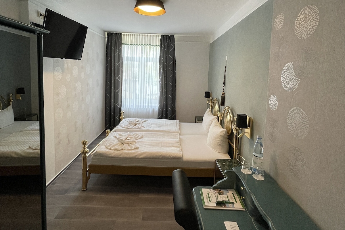 Premium bedding, desk, soundproofing, free WiFi