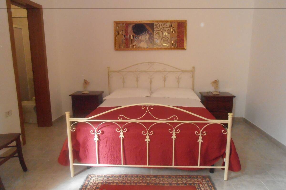 Premium bedding, cots/infant beds, free WiFi, bed sheets