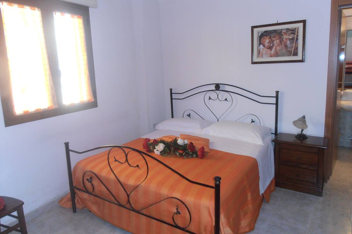 Premium bedding, cots/infant beds, free WiFi, bed sheets