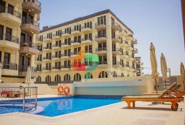 Outdoor pool - Piks Key - Lincoln Park Sheffield (Dubai)